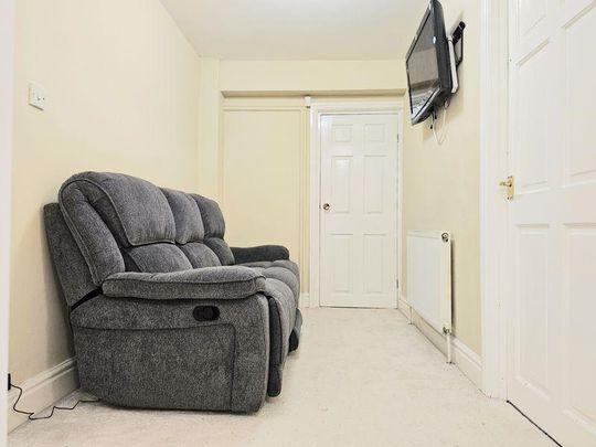 5 bedroom semi-detached house to rent - Photo 1