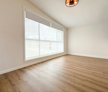 Modern Family Living - Photo 3