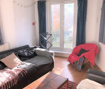 7 bedroom end of terrace house to rent - Photo 1