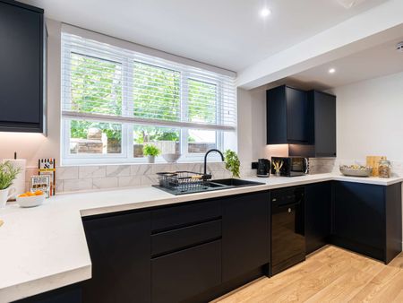 Luxury 6-bedroom, all en-suite Student House! - Photo 3
