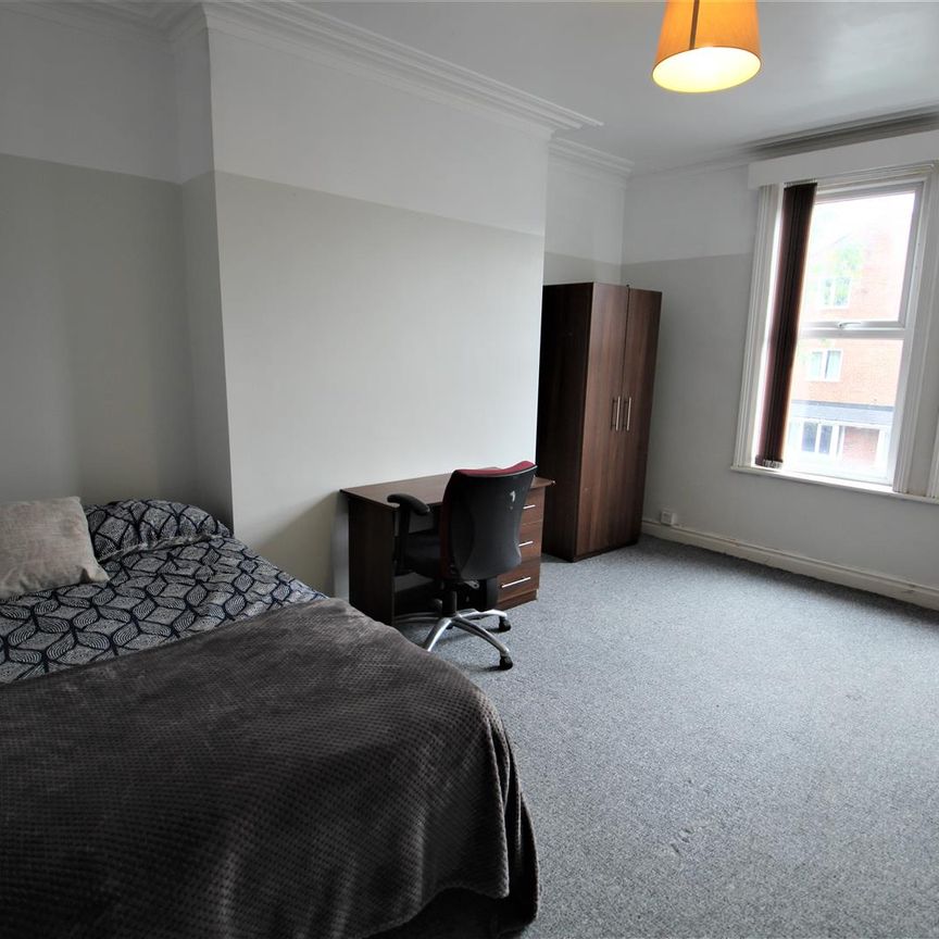 Delph Lane, Woodhouse, Leeds, LS6 2HQ - Photo 1