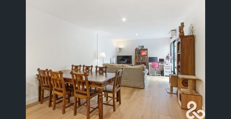 Spacious Living! - Photo 2