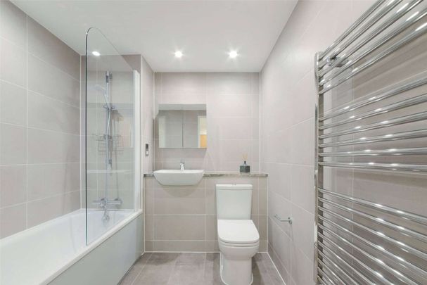 A stunning two bedroom, two bathroom flat located on the first floor of a modern development on Barking Road. - Photo 1