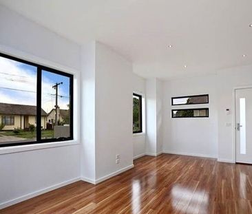 2/51 Jacana Avenue, Broadmeadows, VIC 3047 - Photo 2