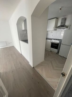 1 Bed Flat, Express Drive, IG3 - Photo 1