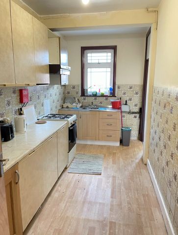 Room in a Shared House, Waverley Avenue, HA9 - Photo 4