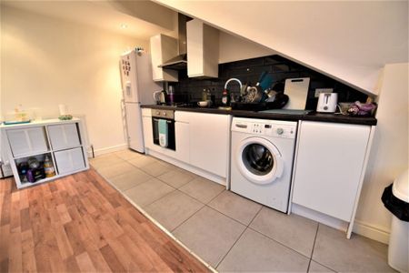 2 bedroom House in Kelso Road, Leeds - Photo 4