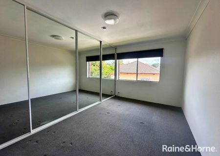 Spacious 2 Bedroom unit - Photo 2