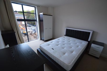 2 bedroom flat to rent - Photo 2