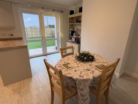 3 bedroom semi-detached house to rent - Photo 3