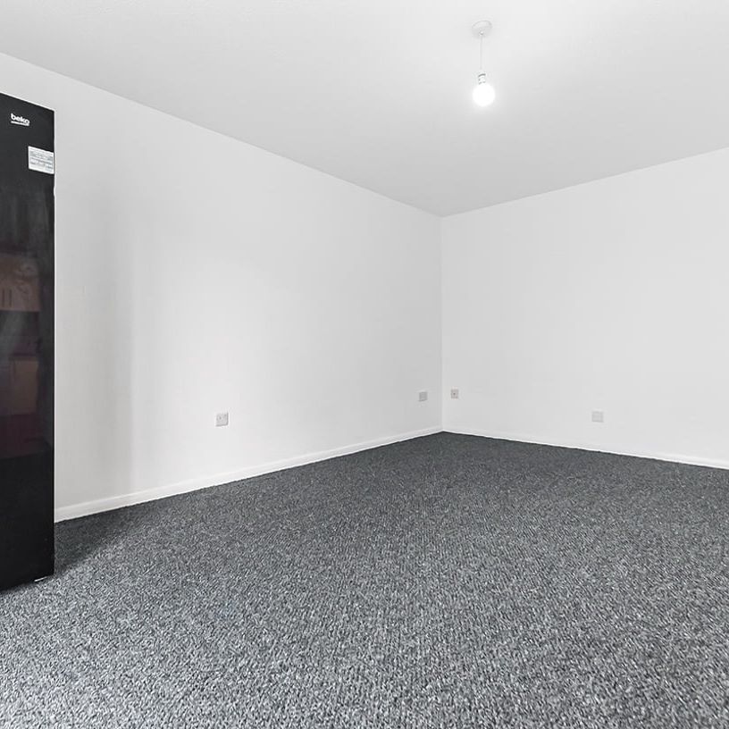 2 Bed Flat, Meads Court, E15 - Photo 1
