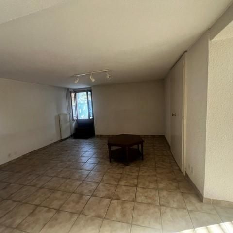 Magnifique appartement de 3 pièces, situé dans un quartier calme et paisible, environnement entouré de vignes. - Photo 1