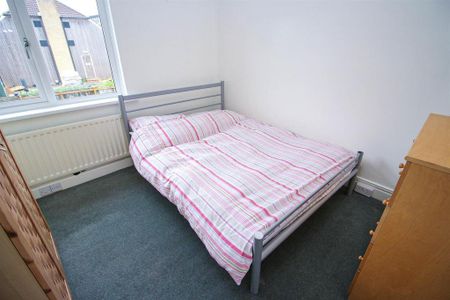 2 bedroom semi-detached house to rent - Photo 5