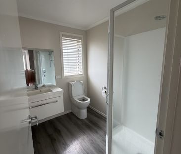 This beautifully designed three-bedroom, two-bathroom townhouse off... - Photo 2