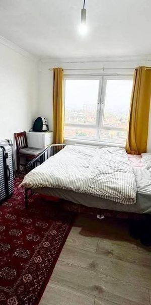 Room in a Shared House, West House, IG11 - Photo 1