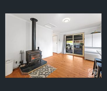 Spacious & Stylish 3-Bedroom Family Home with Great Outdoor Living! - Photo 3