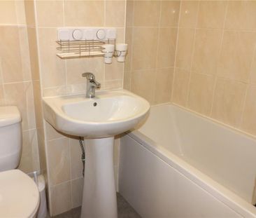 2 bedroom terraced house to rent - Photo 3