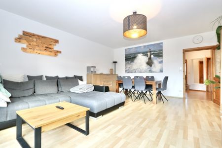 Attraktive 3-Raum-Mietwohnung in der östlichen Altstadt, ca. 80m² Wfl. mit Balkon! - Photo 3