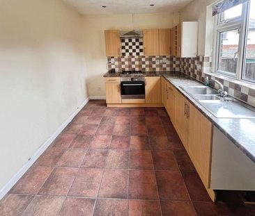 3 bedroom semi-detached house to rent - Photo 6