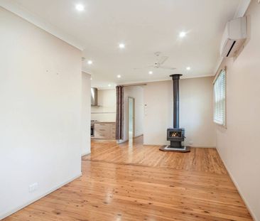 Beautiful Spacious Home Close to Town - Photo 2