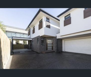 LOW MAINTENANCE - PERFECT LOCATION! - Photo 5