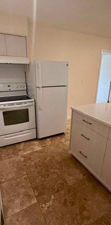 $2,600 / 1br - 1200ft2 - Spacious Unit for Rent – 5 mins Walk to Broad - Photo 1