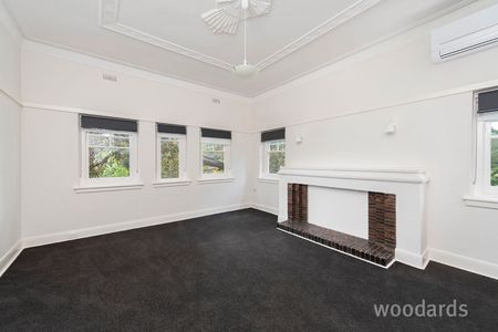 Gorgeous and Meticulously Renovated Residence - Photo 5