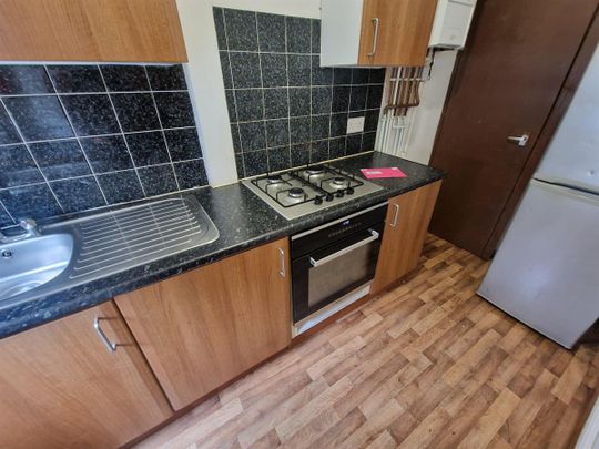 Kelsall Grove, Leeds - Photo 1
