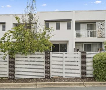 Contemporary Townhouse Living in the Heart of Belconnen - Photo 3