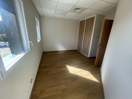 Location bureaux 4 pièces, 73.58m², Nîmes - Photo 4