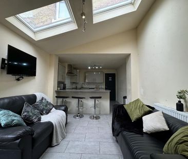 6 bedroom house to rent - Photo 1