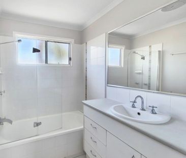 3 Bedroom Family Home ! - Photo 6