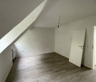 Attraktiv! Ansprechende 2,5-Zimmer-Dachgeschosswohnung in grüner Um... - Photo 5