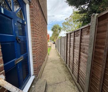 2 bedroom maisonette to rent - Photo 2