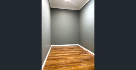 Charming 2-Bedroom Villa with Versatile Spaces - Photo 2