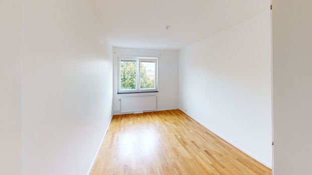 Västra Åsgatan 17, Eskilstuna - Photo 1