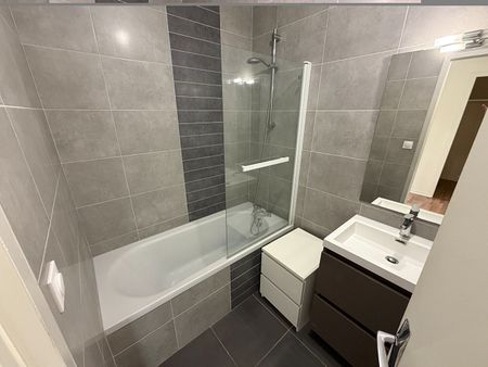 Location Appartement 3 pièces 66m² - Photo 3