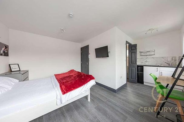 Park Lane, UB4 - Photo 1