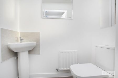 3 bedroom detached house to rent - Photo 5