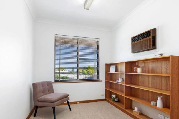 22 Short Crescent, - Photo 1