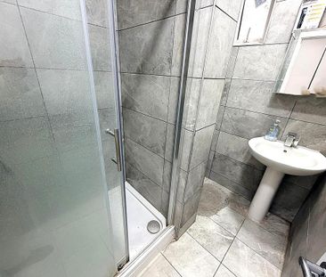 4 bedroom semi-detached house to rent - Photo 6