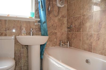 2 bedroom terraced house to rent - Photo 2