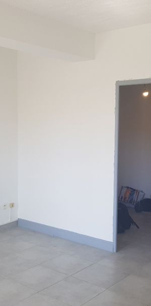 STUDIO AVEC CHAMBRE SALON DE PROVENCE - Photo 1