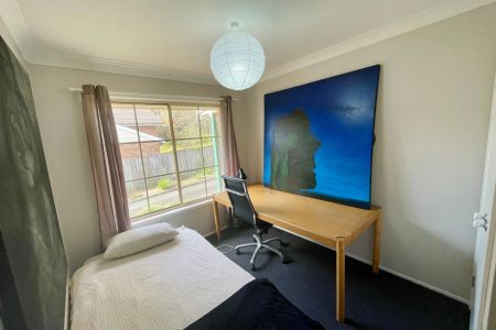 Fully Furnished Two-Bedroom Townhouse in Prime Location! - Photo 4