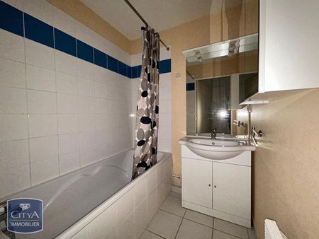 Location Appartement 2 pièces 47m² ST AMAND MONTROND 18200 - Photo 3