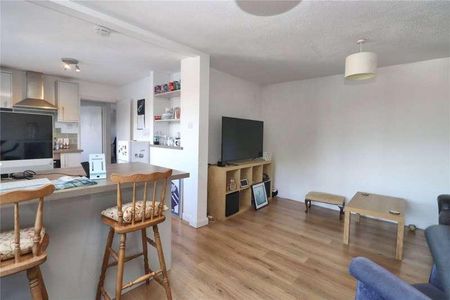 Woking, Surrey, GU22 - Photo 2