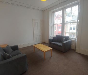 3 bedroom flat to rent - Photo 2