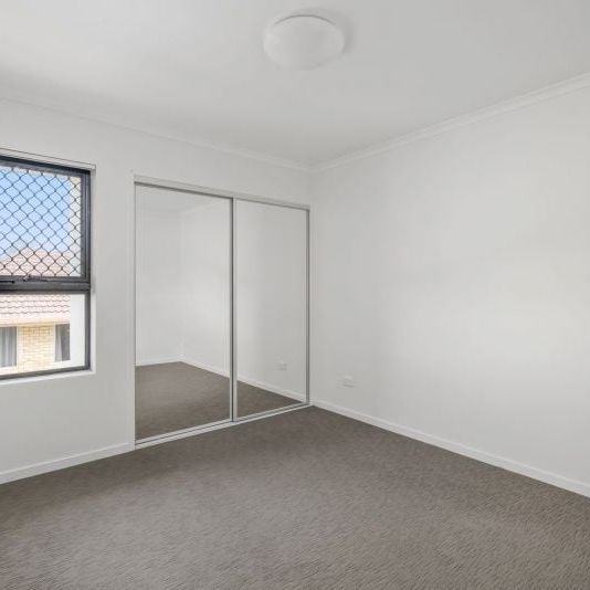 Private, Tranquil, Spacious with Tree Views from your Large Balcony, No Neighbours in Sight. - Photo 1