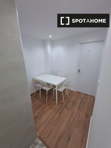 valencia, Valencian Community 46023 - Photo 2