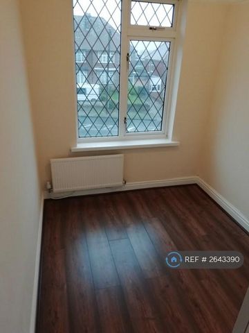 4 bedroom semi-detached house to rent - Photo 5